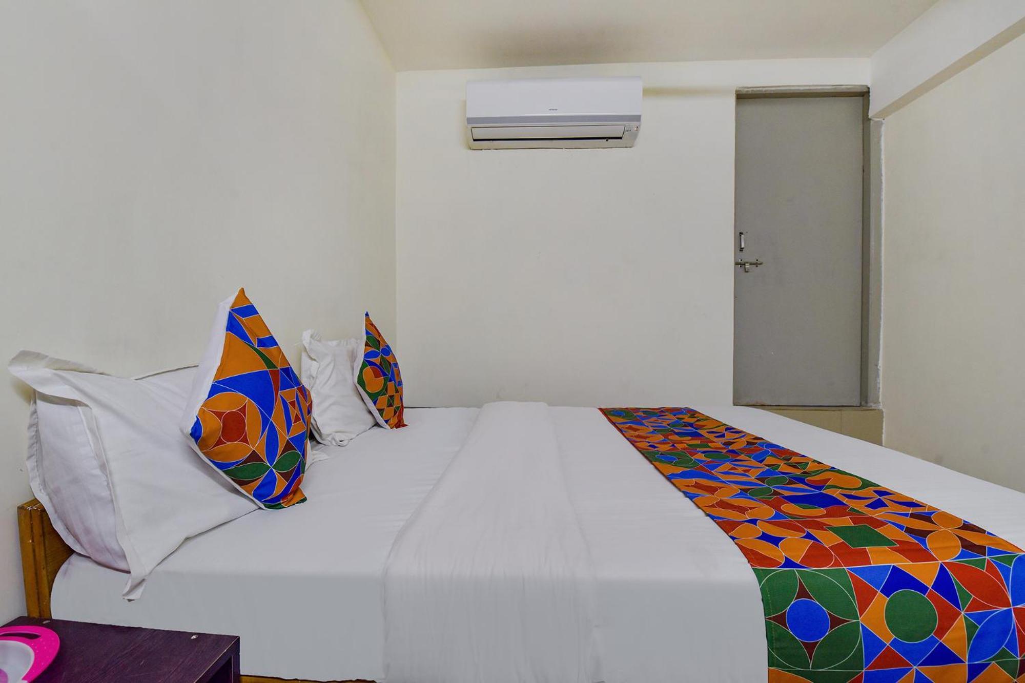 Hotel O Himalaya Inn Ahmedabad Exteriör bild