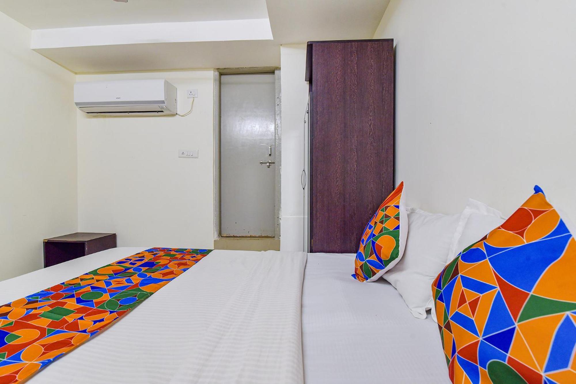 Hotel O Himalaya Inn Ahmedabad Exteriör bild