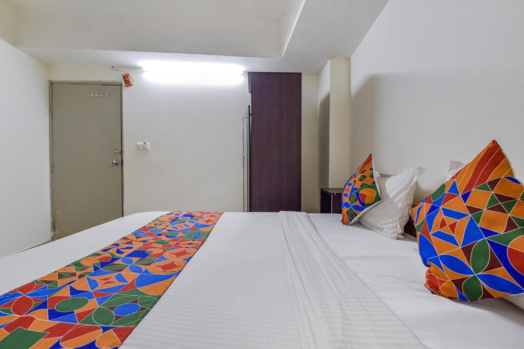 Hotel O Himalaya Inn Ahmedabad Exteriör bild