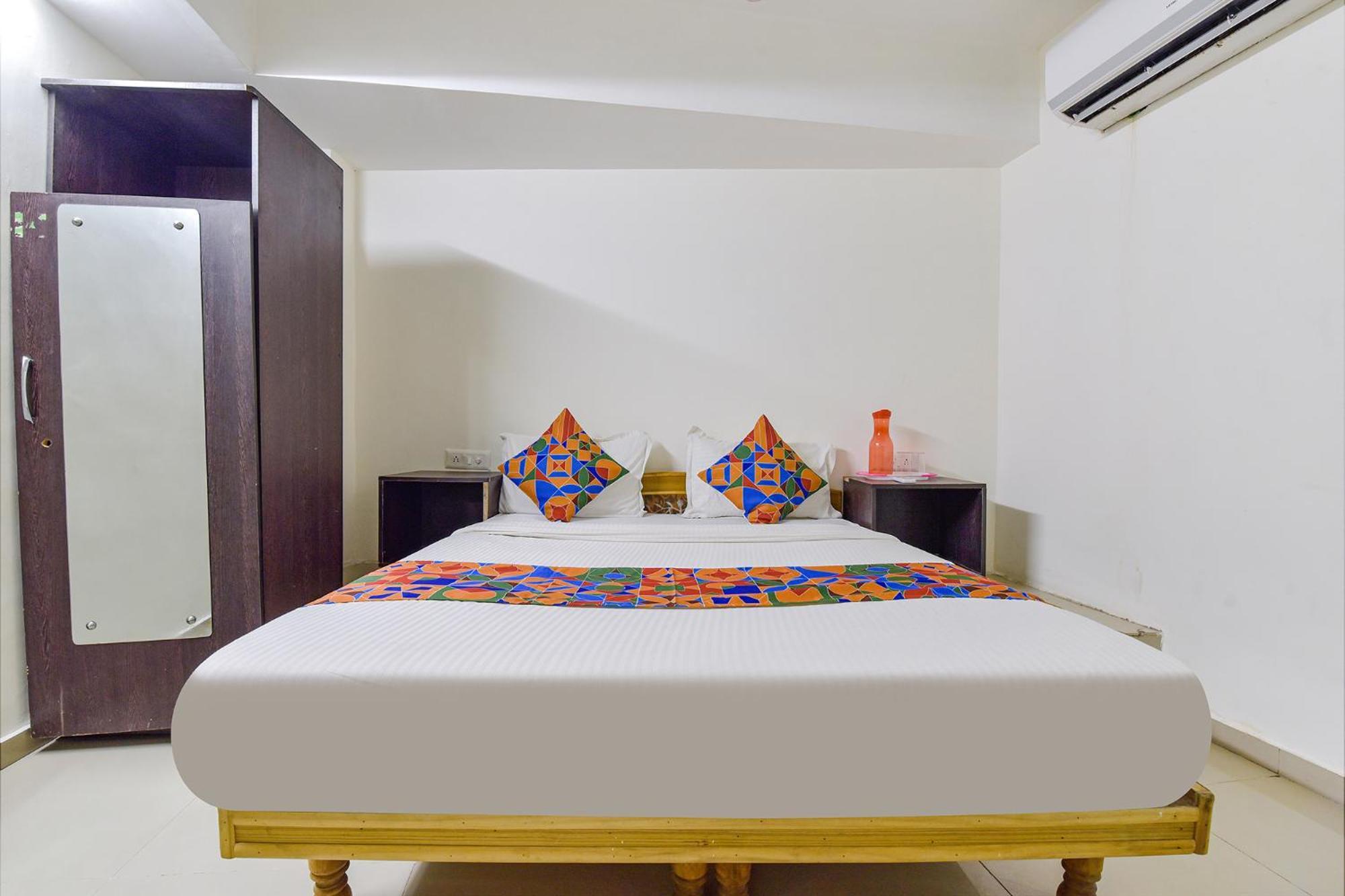 Hotel O Himalaya Inn Ahmedabad Exteriör bild