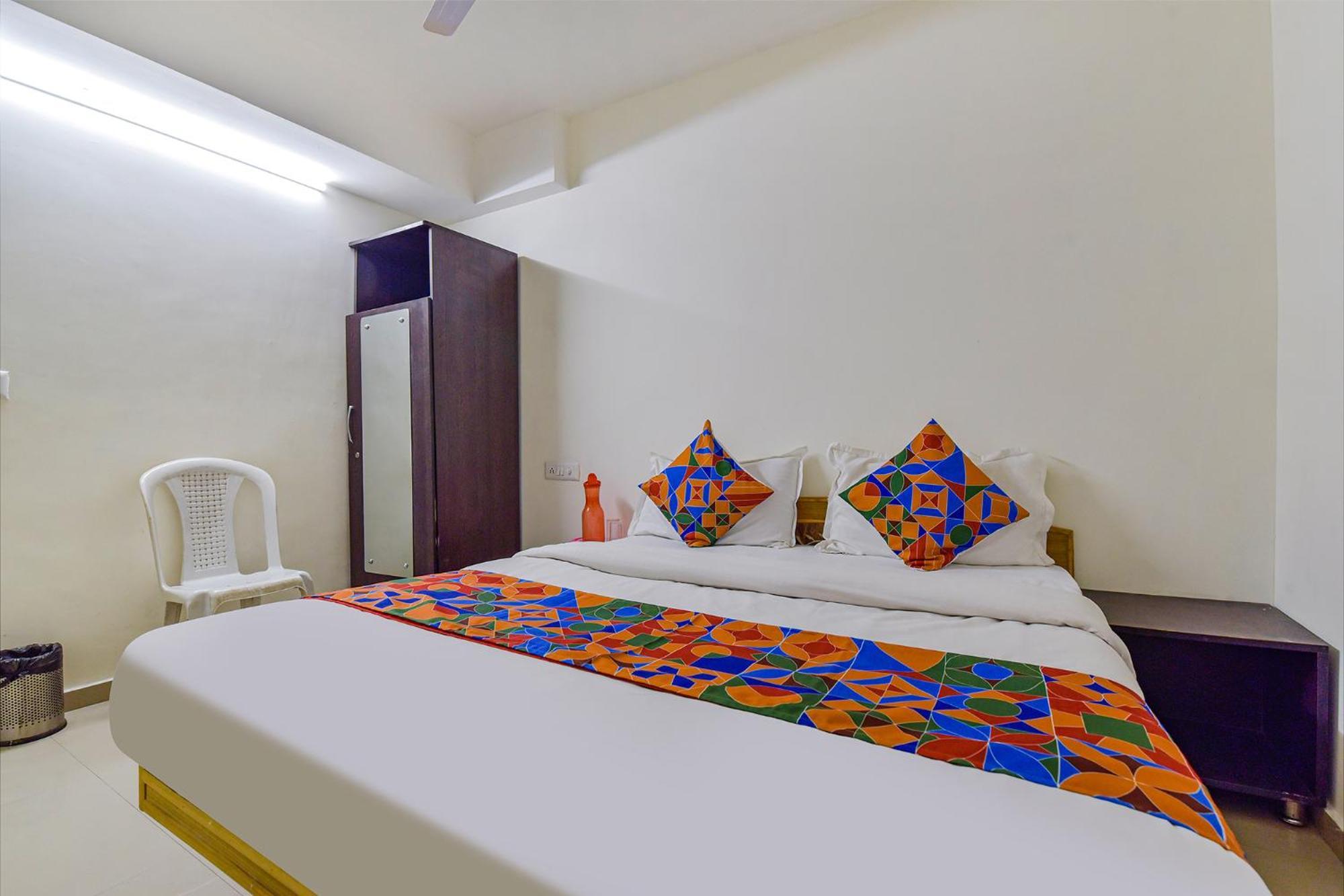 Hotel O Himalaya Inn Ahmedabad Exteriör bild