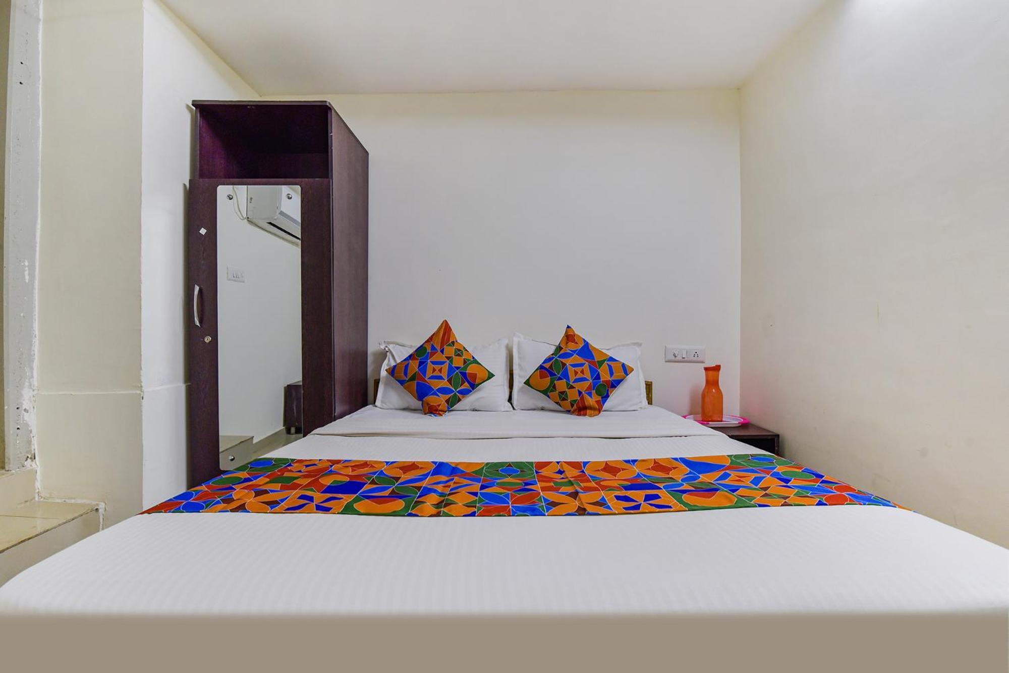 Hotel O Himalaya Inn Ahmedabad Exteriör bild