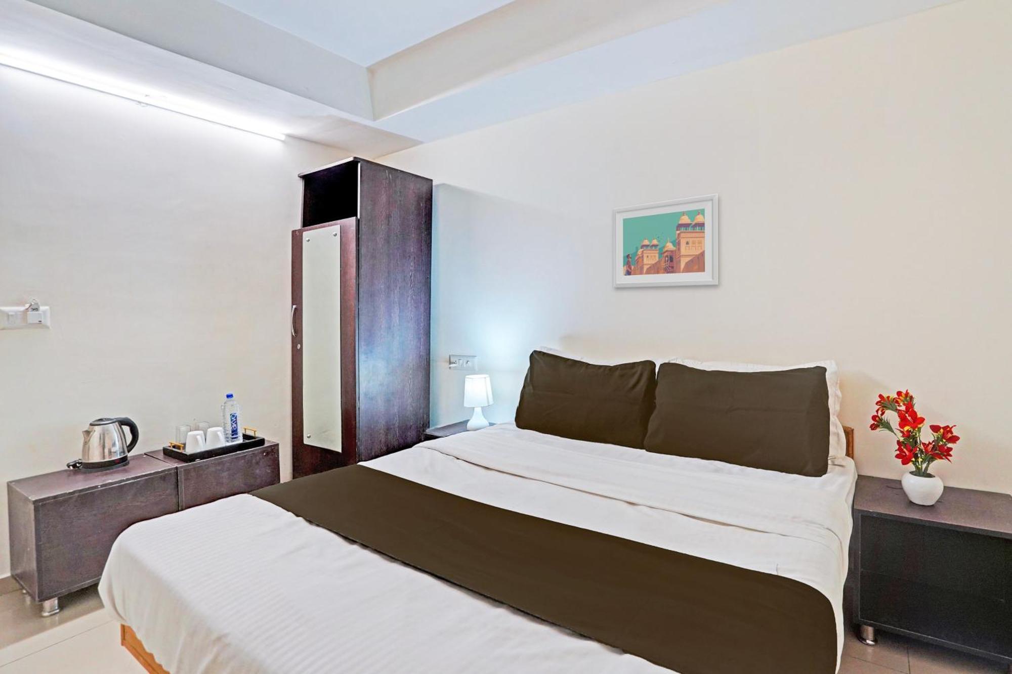 Hotel O Himalaya Inn Ahmedabad Exteriör bild