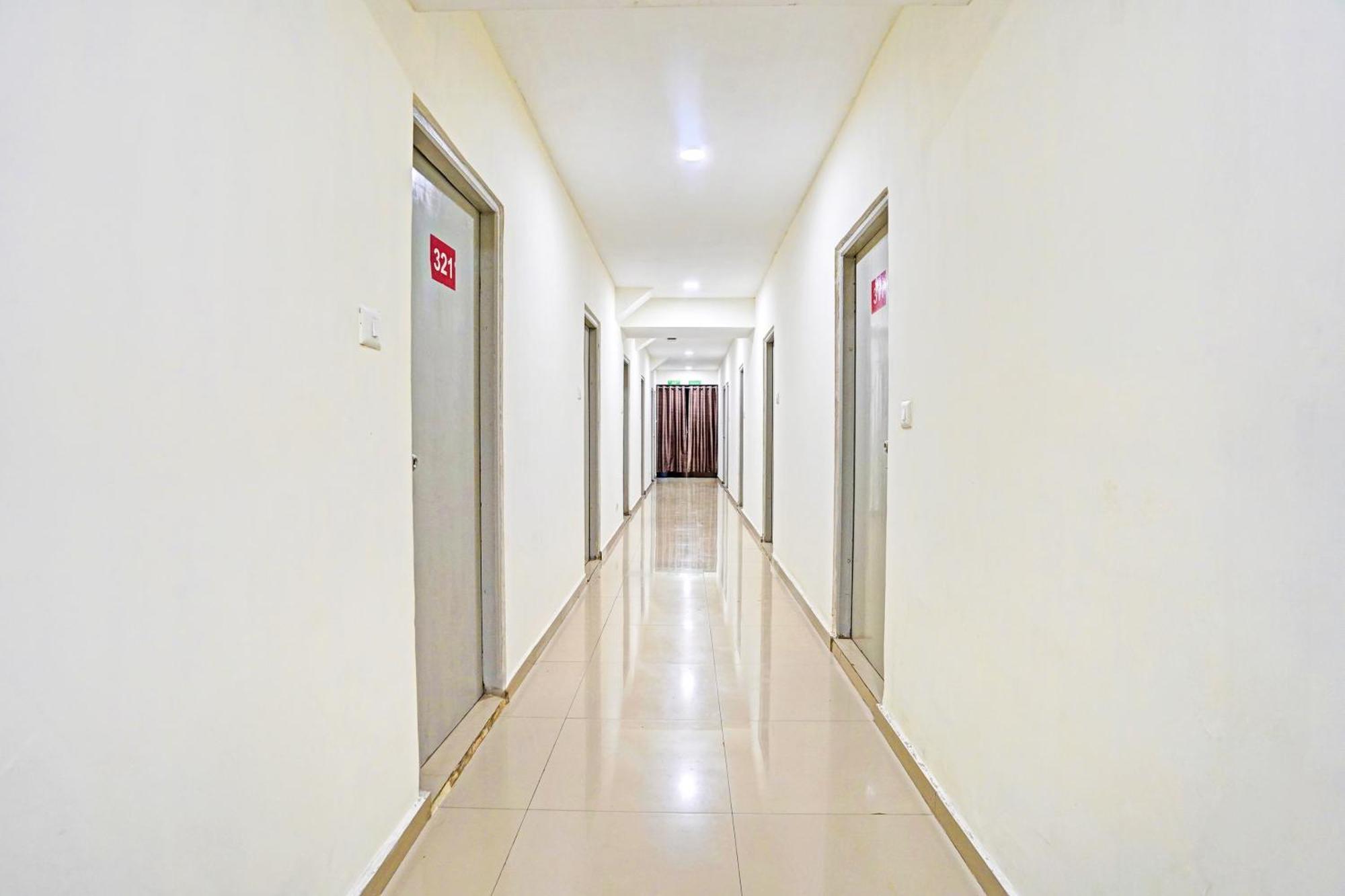 Hotel O Himalaya Inn Ahmedabad Exteriör bild